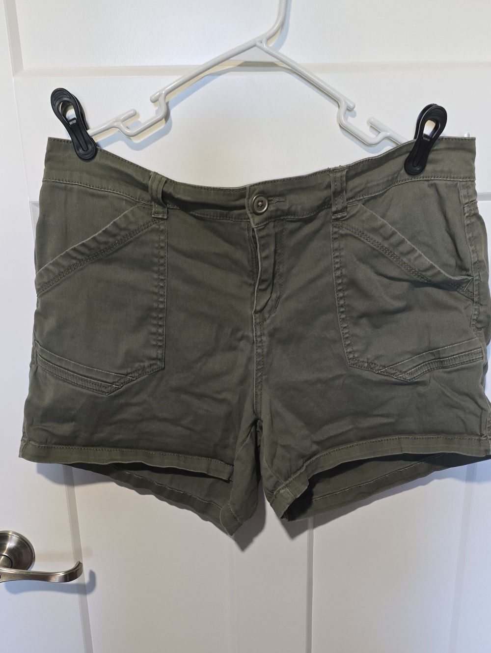 Simple Olive Utility Cargo Shorts with Patch Pockets